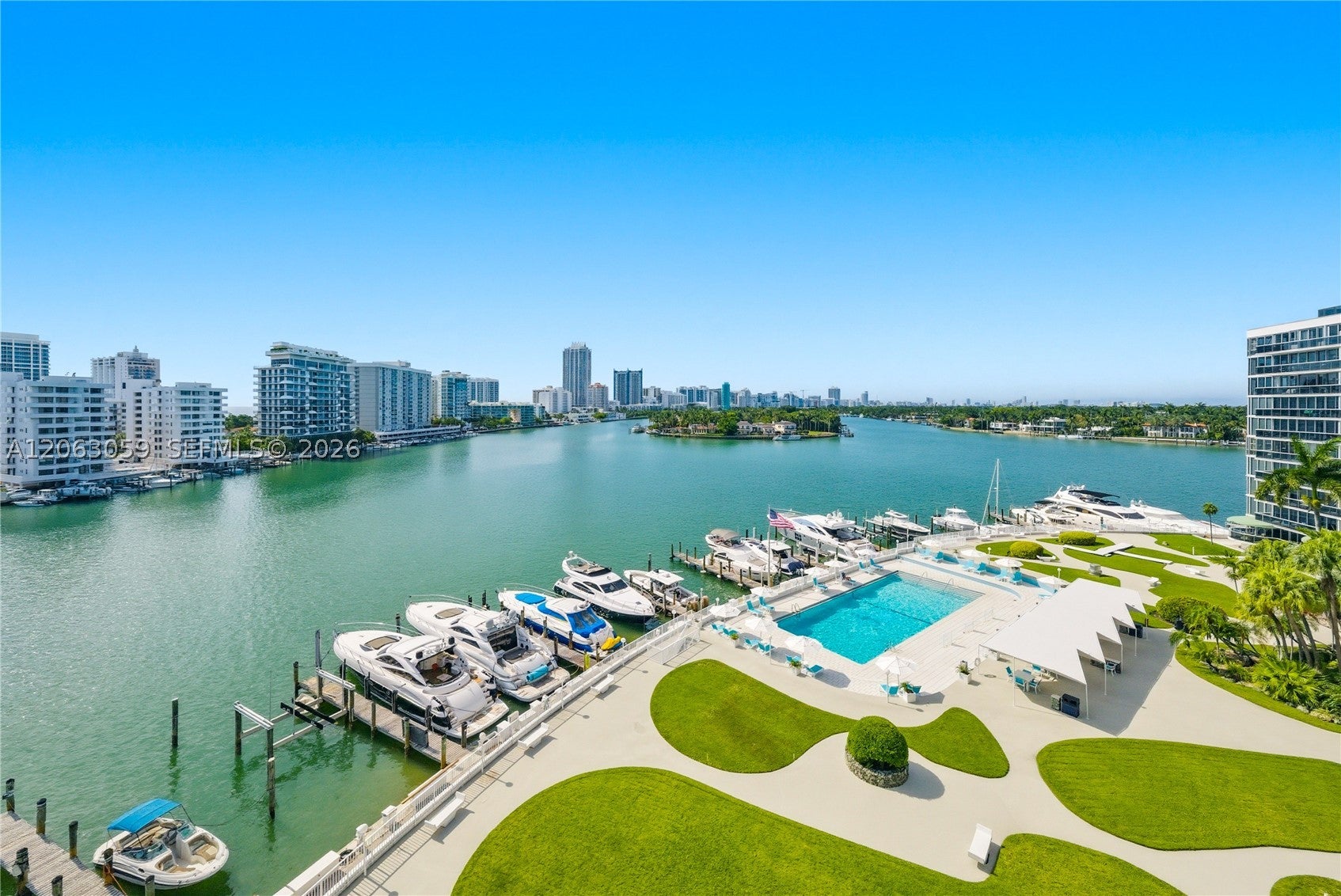 900 Bay Dr 702/704