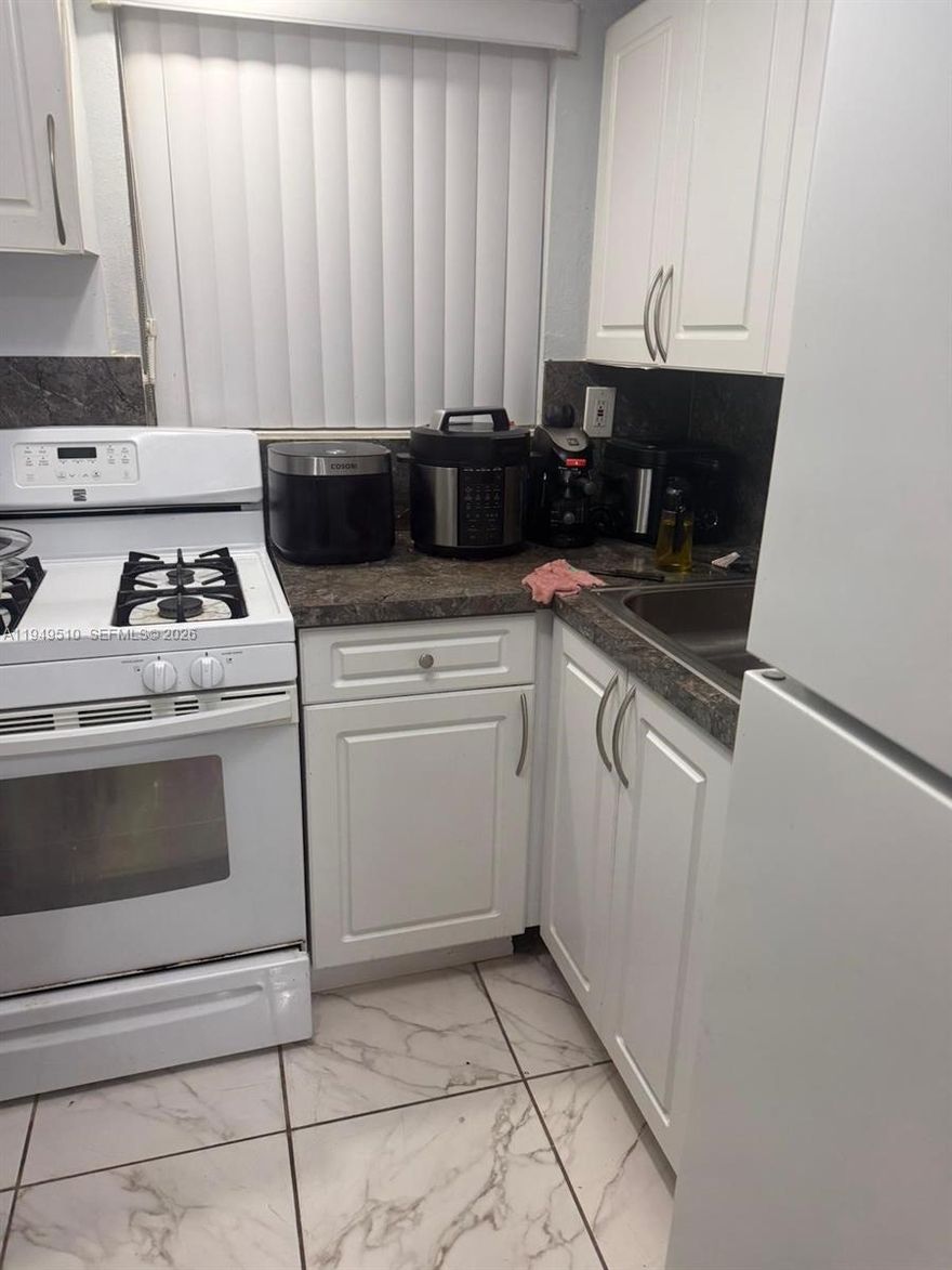 GREAT 1 BEDROOM 1 BATHROOM FOR SALE IN HIALEAH! EXCELLENT FOR INVESTORS! UNIT RENTED @ $1600, EASY ACCESS TO HIGHWAYS CENTRALLY LOCATED. SEND OFFER.