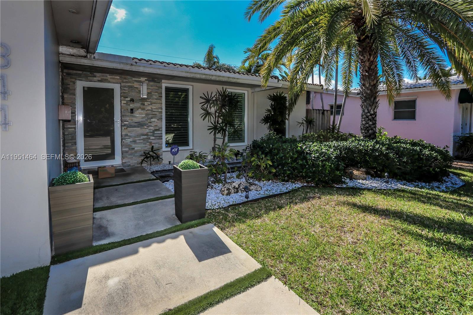 HOLLYWOOD LAKES SECTION - Residential