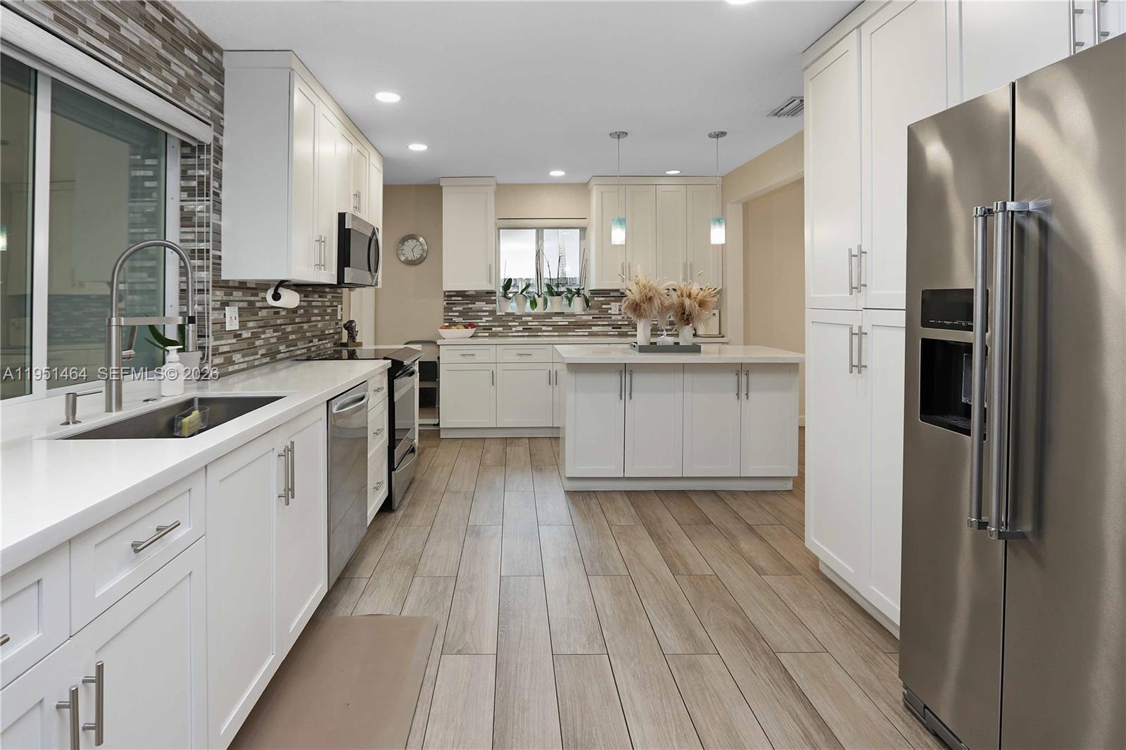 HOLLYWOOD LAKES SECTION - Residential