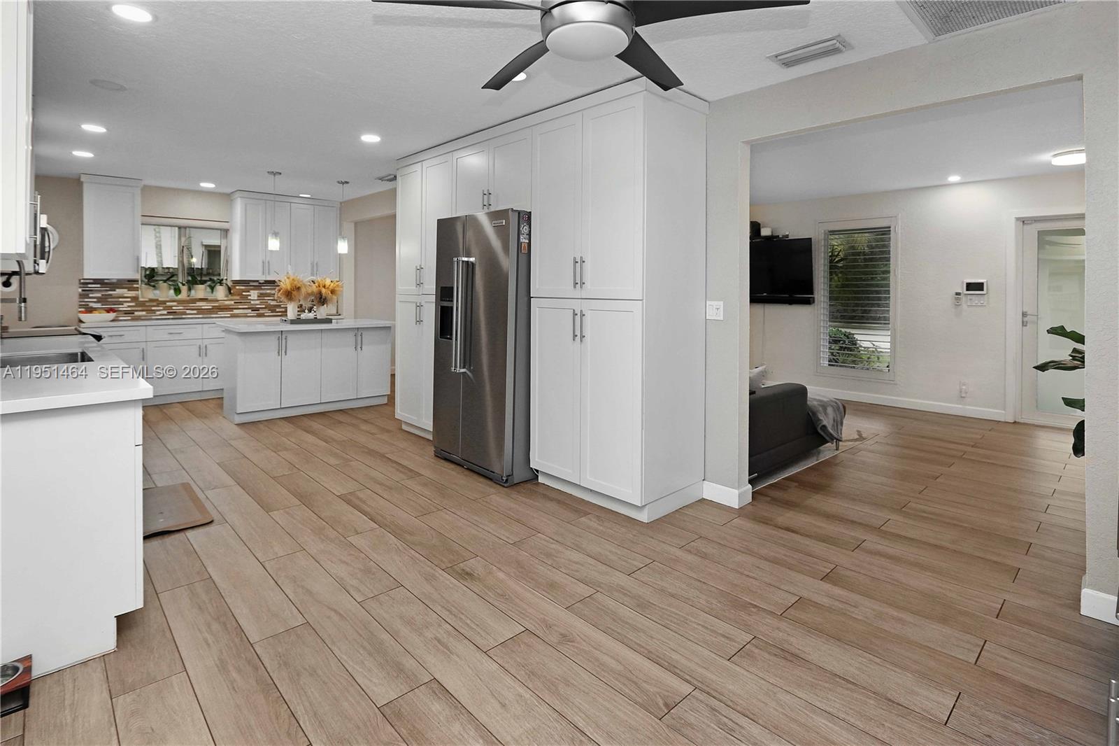 HOLLYWOOD LAKES SECTION - Residential