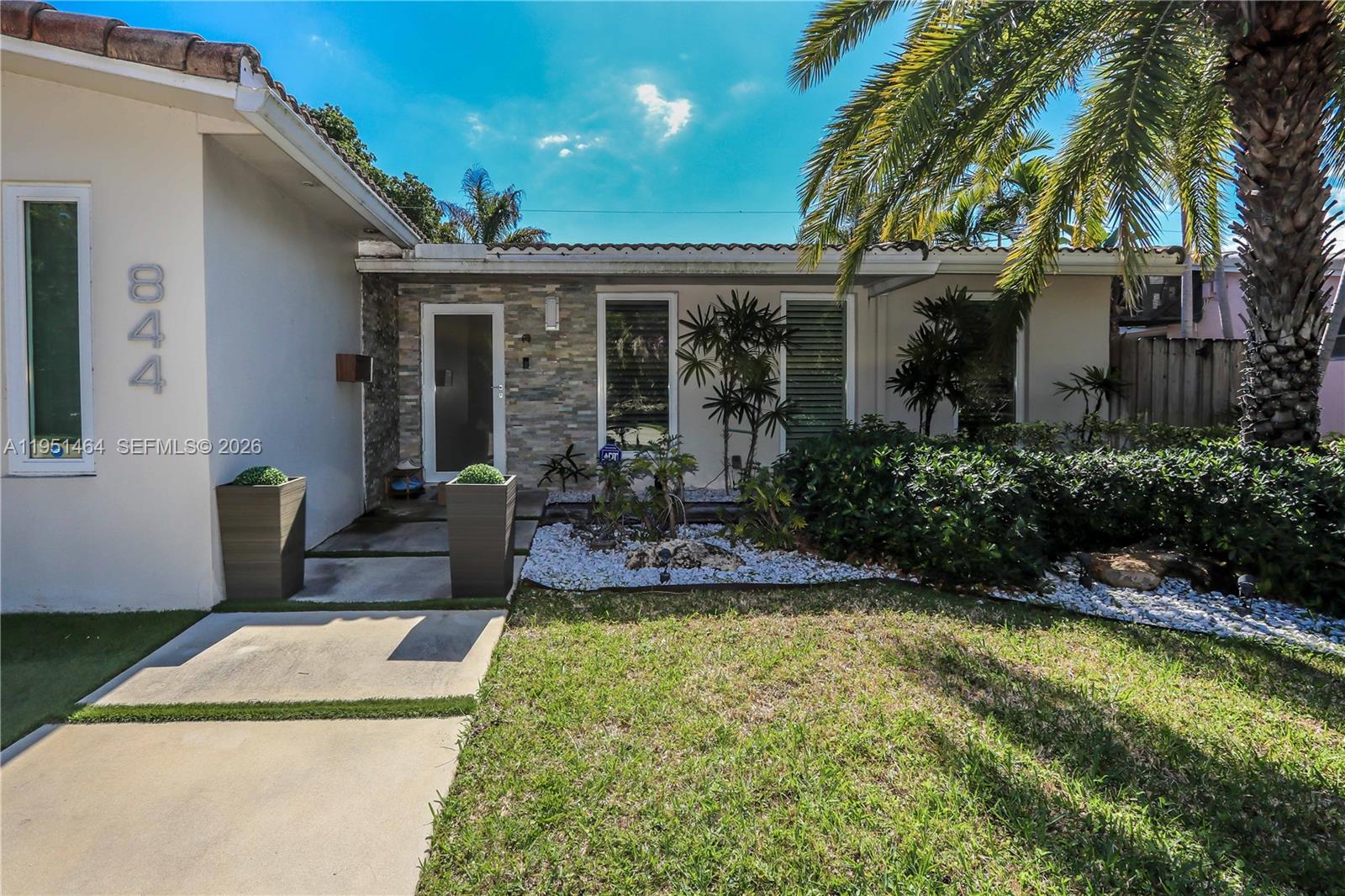 HOLLYWOOD LAKES SECTION - Residential