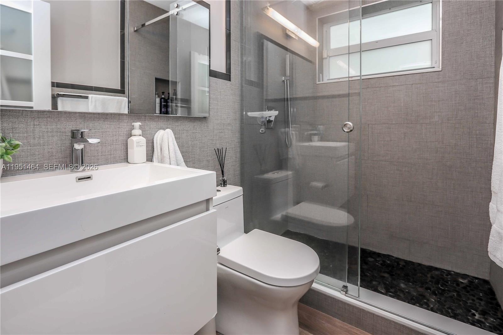 HOLLYWOOD LAKES SECTION - Residential