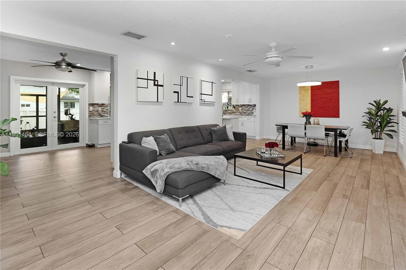 HOLLYWOOD LAKES SECTION - Residential