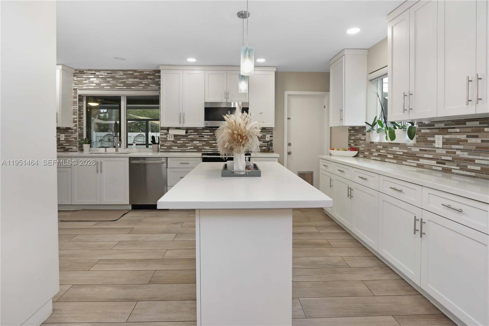 HOLLYWOOD LAKES SECTION - Residential