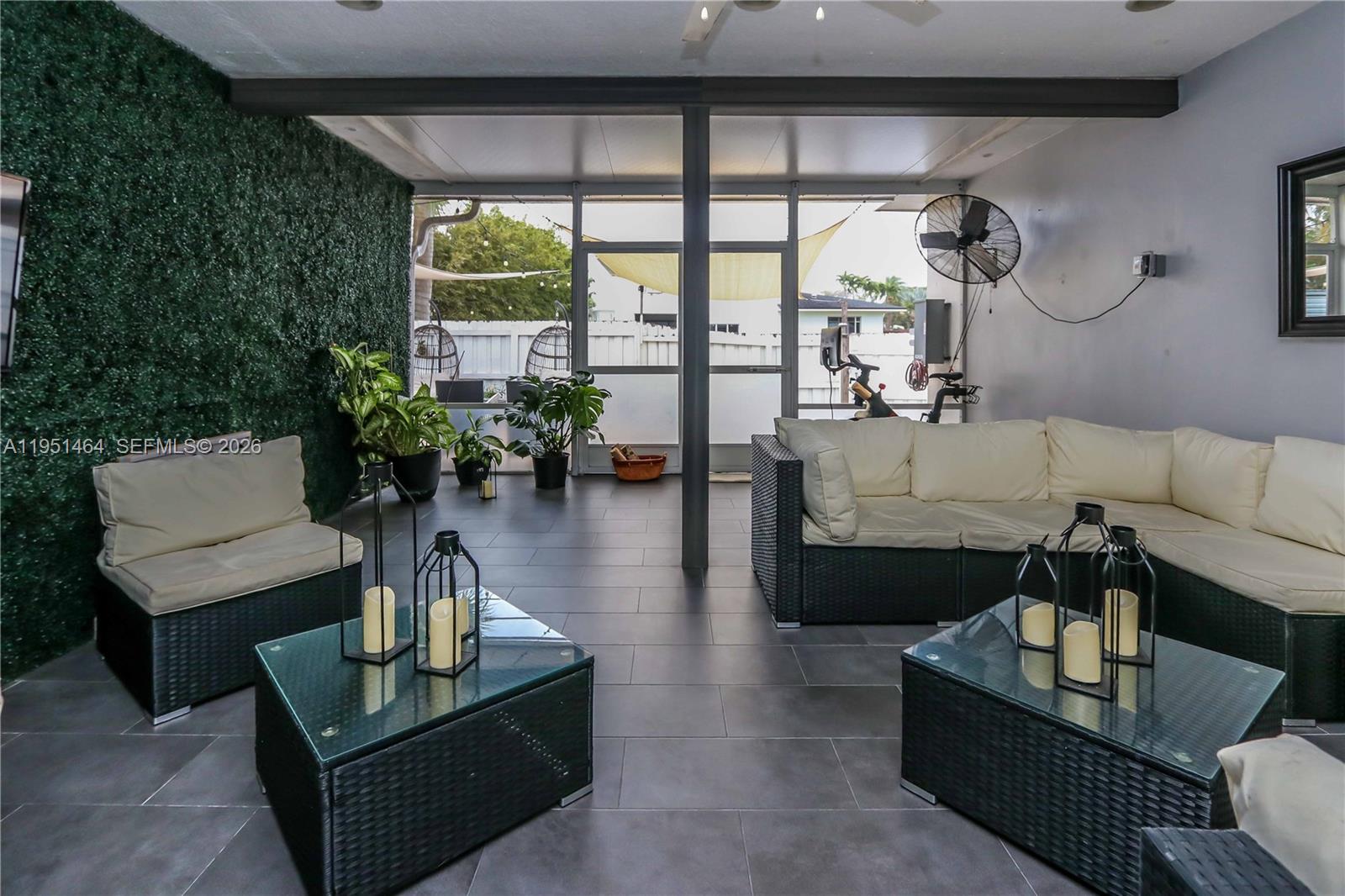 HOLLYWOOD LAKES SECTION - Residential