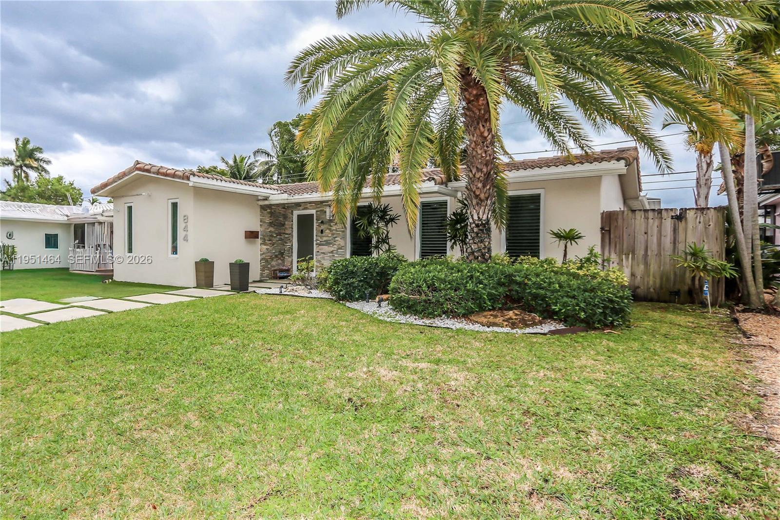 HOLLYWOOD LAKES SECTION - Residential