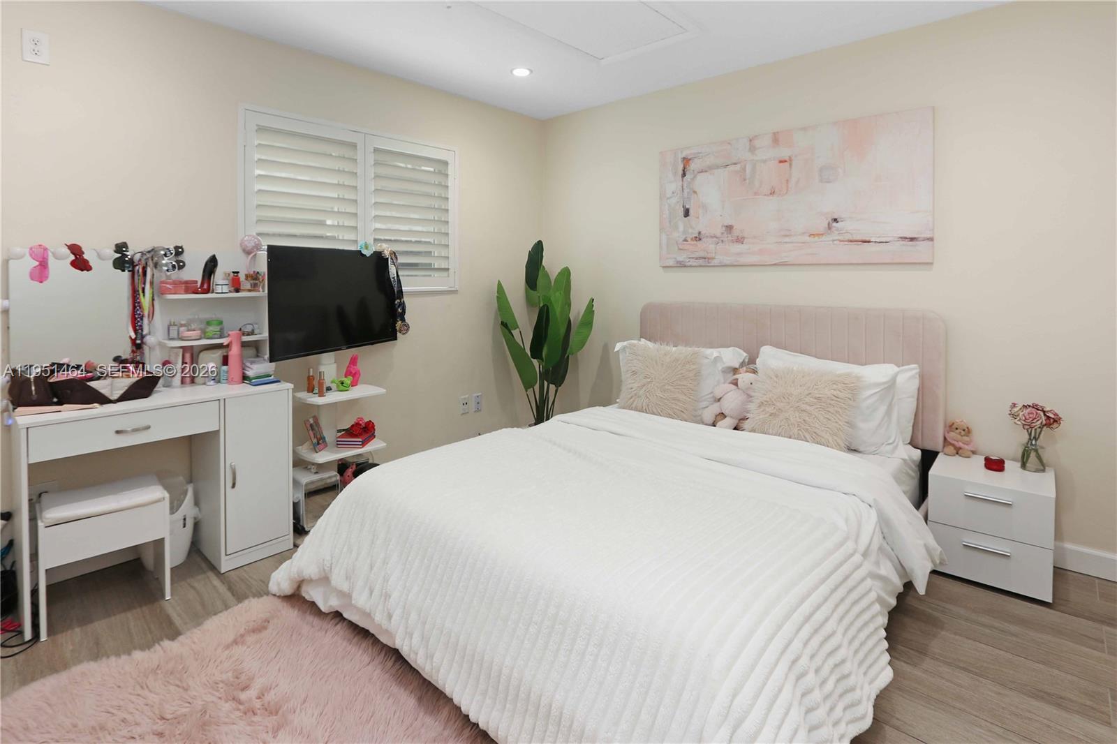 HOLLYWOOD LAKES SECTION - Residential