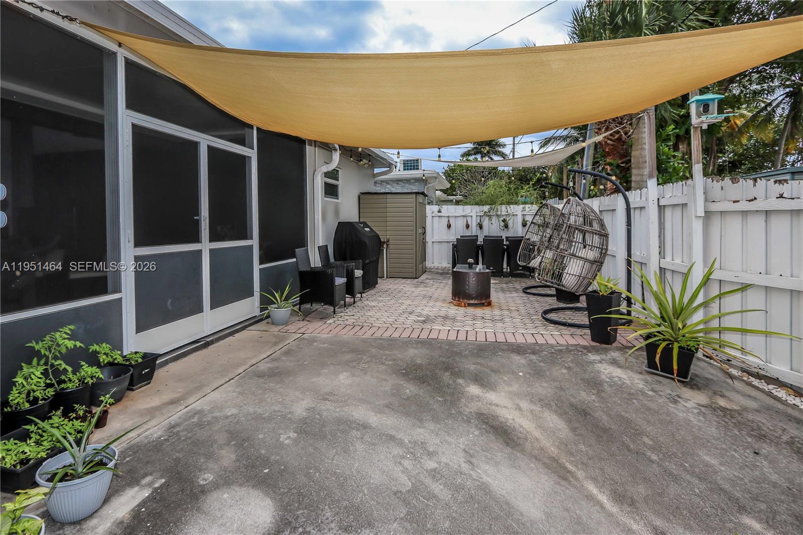 HOLLYWOOD LAKES SECTION - Residential