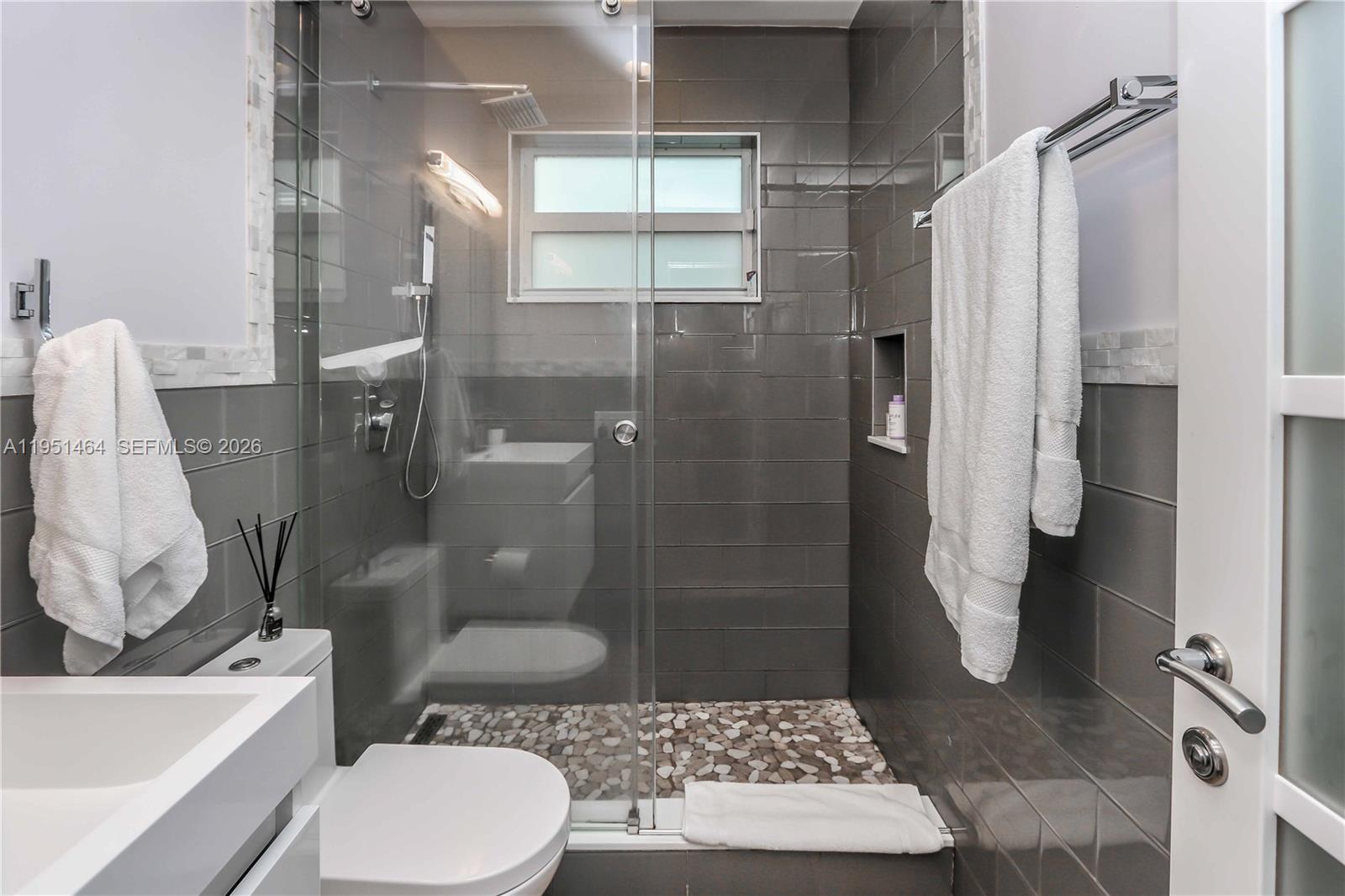 HOLLYWOOD LAKES SECTION - Residential