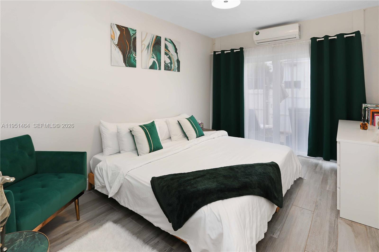 HOLLYWOOD LAKES SECTION - Residential