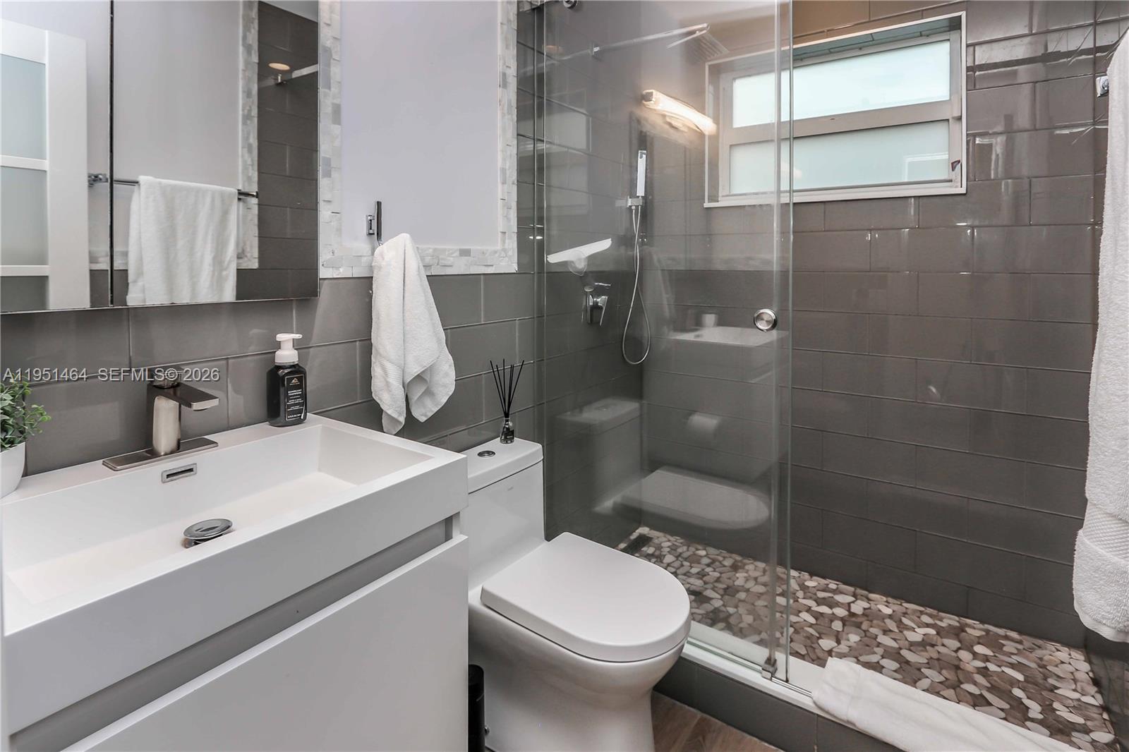 HOLLYWOOD LAKES SECTION - Residential