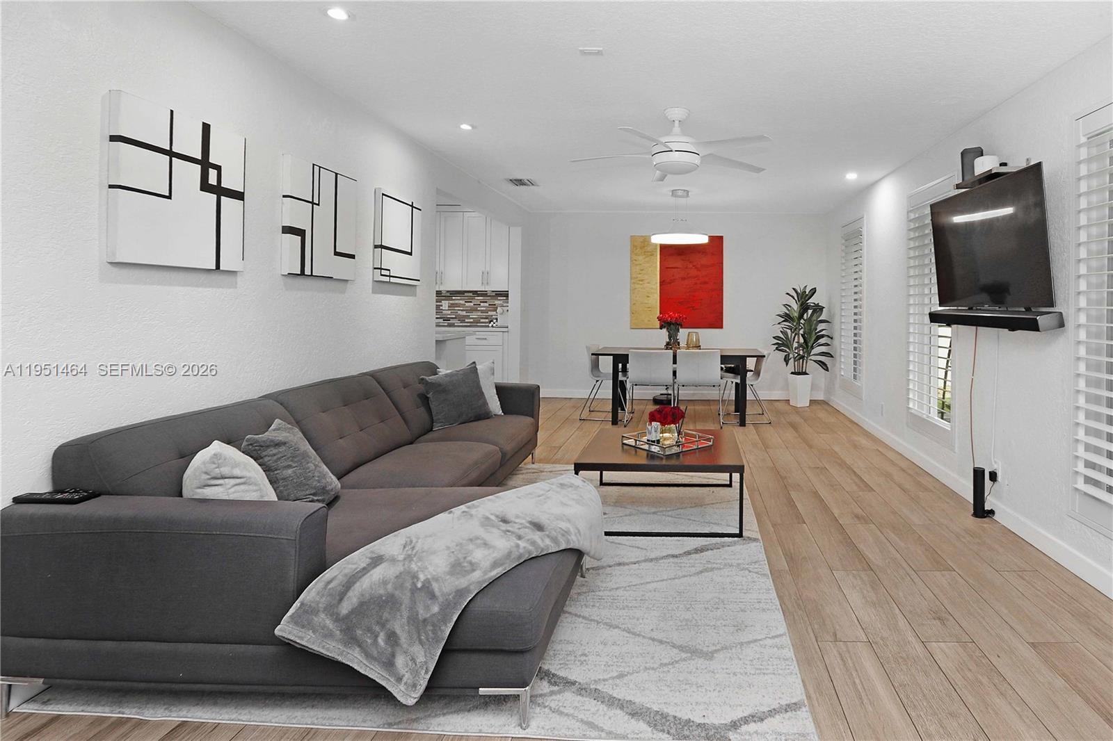 HOLLYWOOD LAKES SECTION - Residential