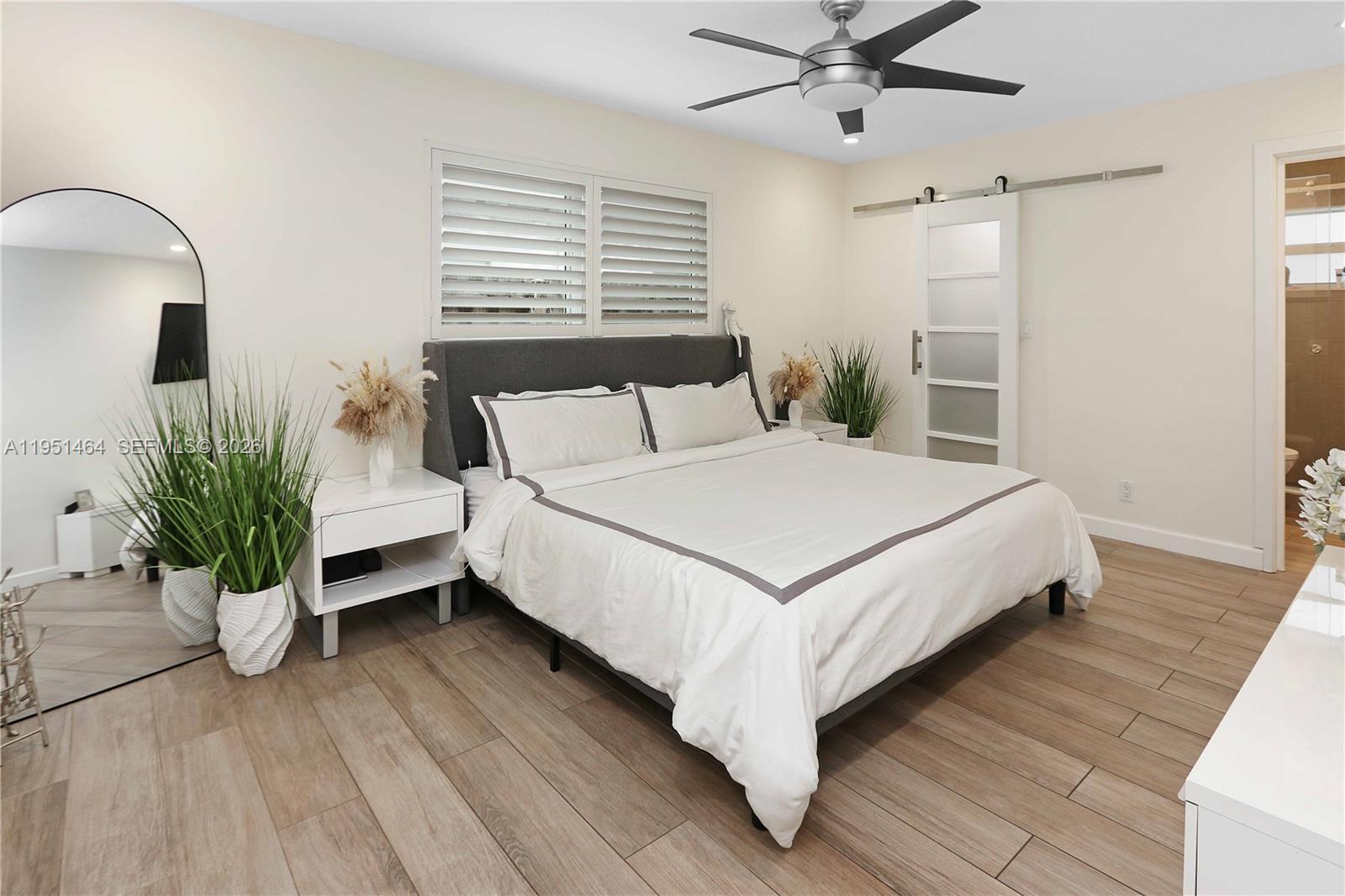 HOLLYWOOD LAKES SECTION - Residential