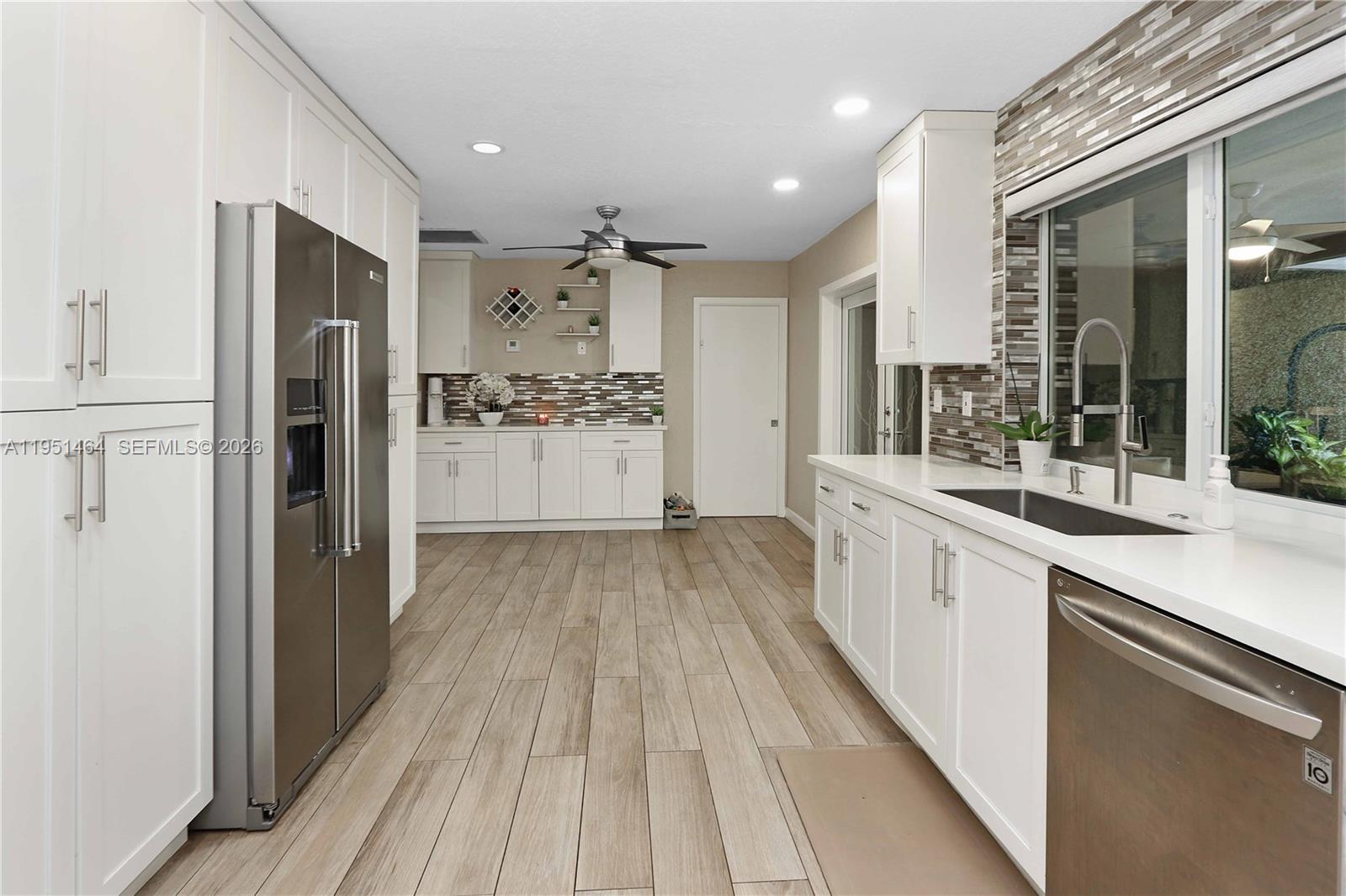 HOLLYWOOD LAKES SECTION - Residential