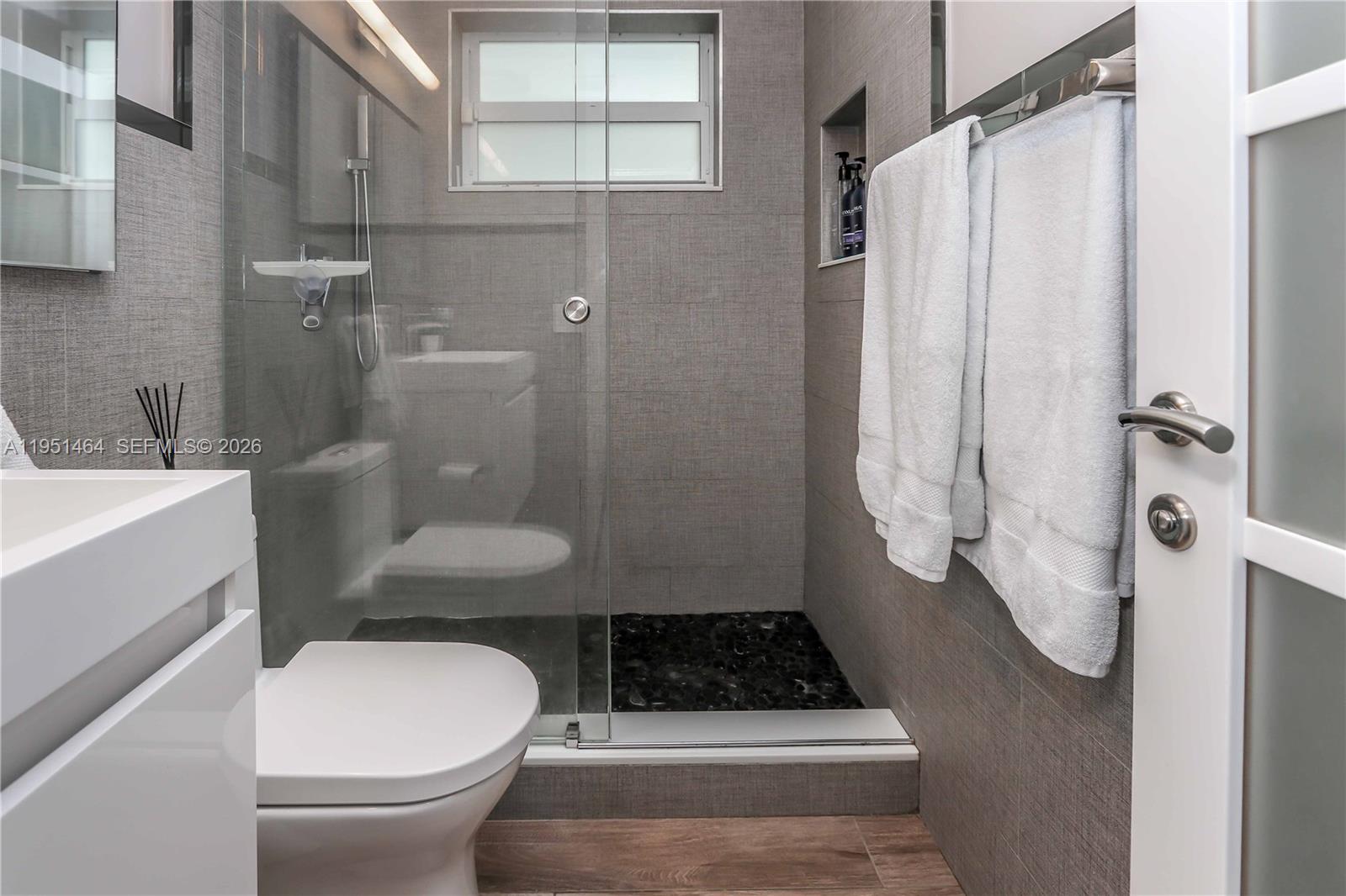 HOLLYWOOD LAKES SECTION - Residential