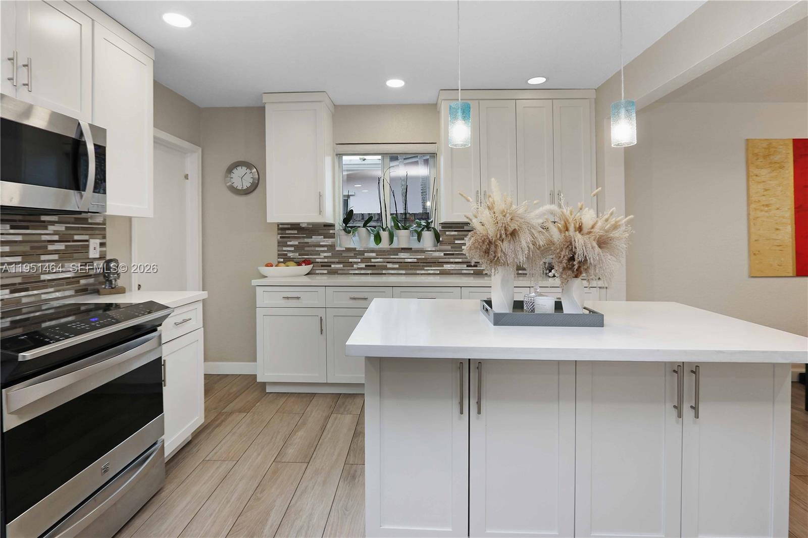 HOLLYWOOD LAKES SECTION - Residential