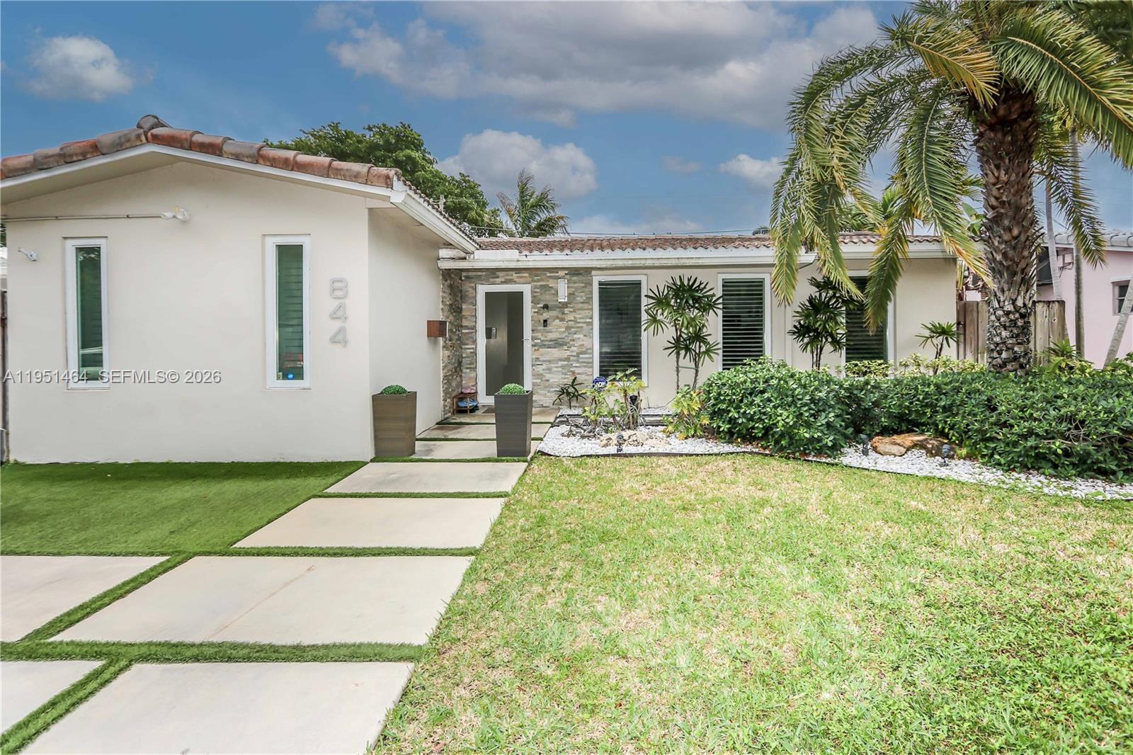 HOLLYWOOD LAKES SECTION - Residential