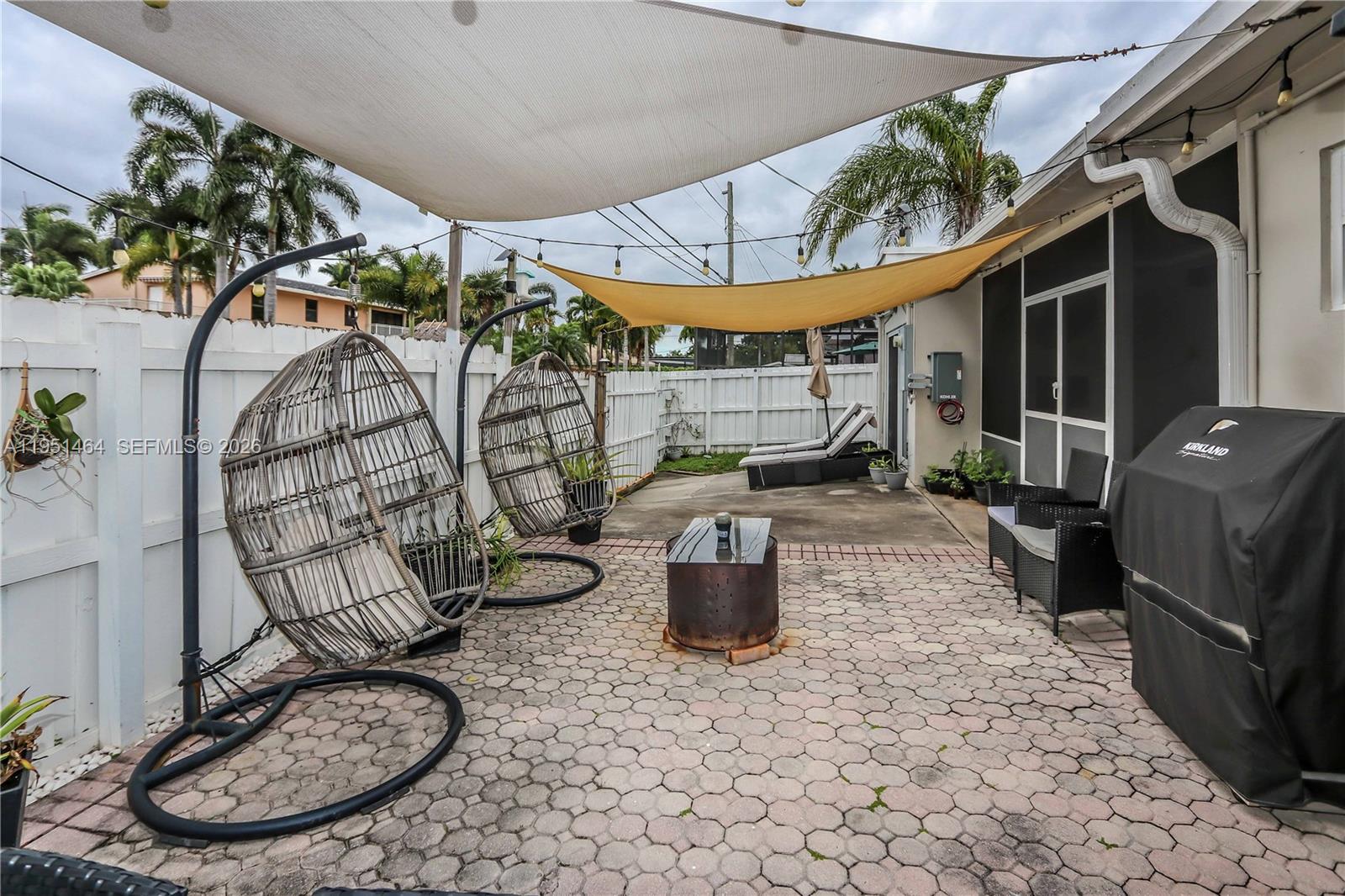 HOLLYWOOD LAKES SECTION - Residential