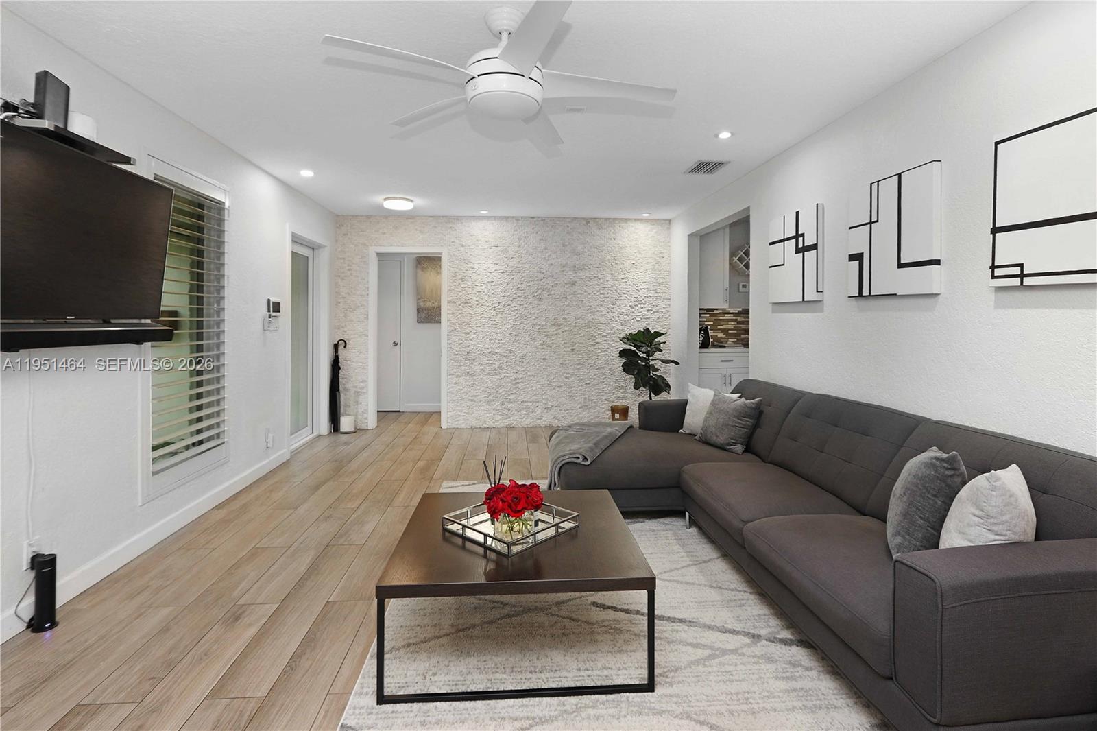 HOLLYWOOD LAKES SECTION - Residential