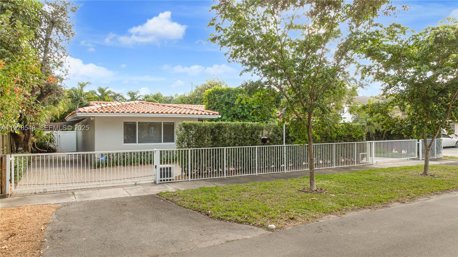 SPANISH COURT - Residential