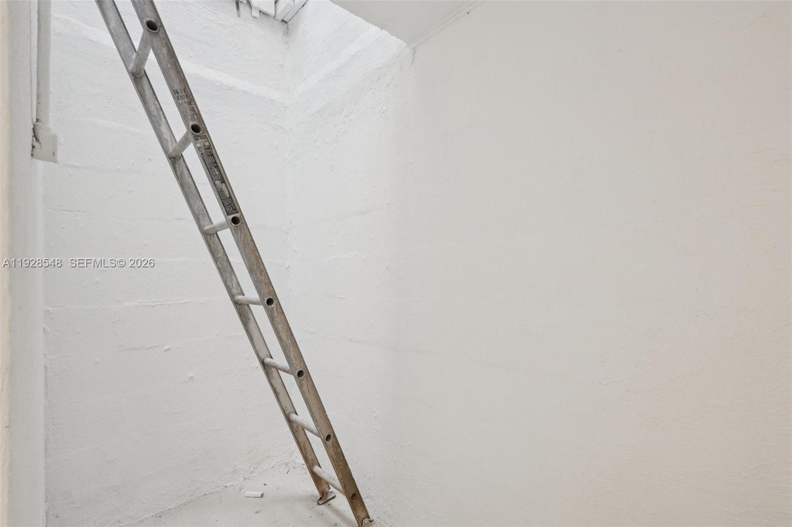 SPANISH COURT - Residential