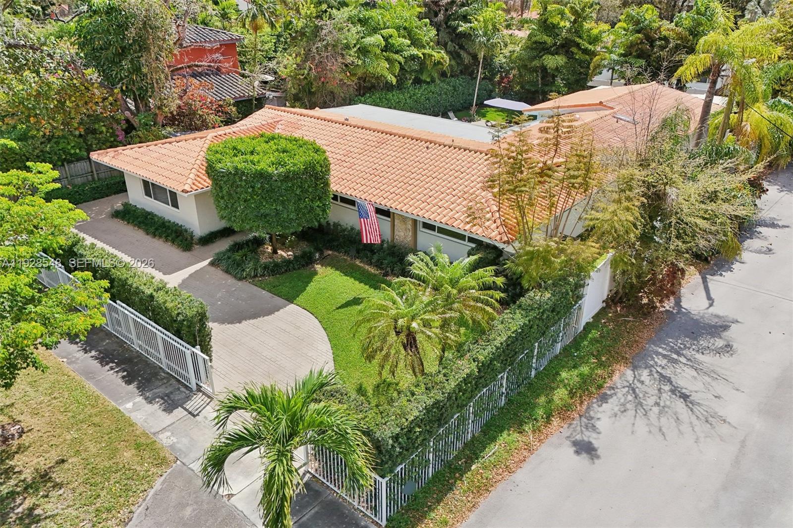 SPANISH COURT - Residential