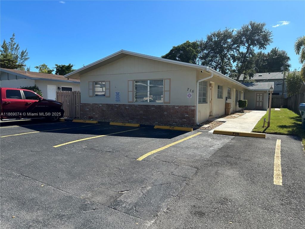 Photo of 716 SE 16th St #4, Fort Lauderdale, FL 33316 (MLS # A11869074)