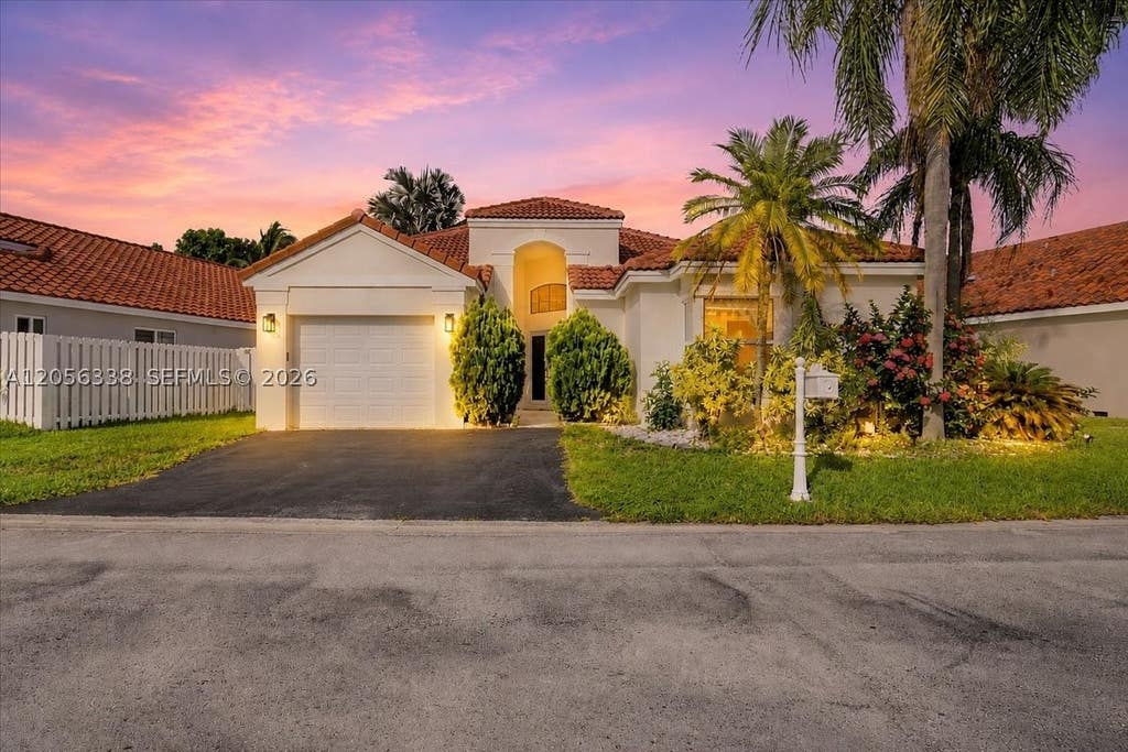 Photo of 325 Somerset Way, Weston, FL 33326 (MLS # A12056338)