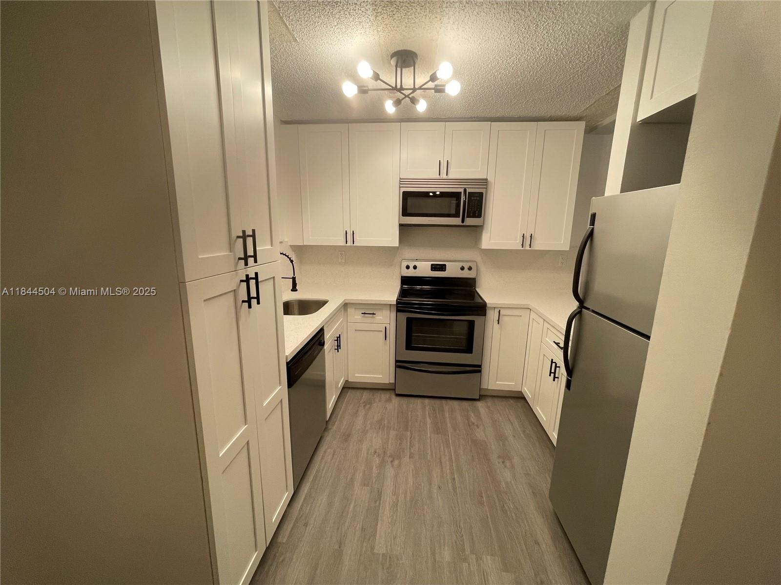 Recently remodeled 1 bedroom and 1 bathroom condo at the community of Waterview. Unit features brand new laminated wood flooring throughout, in-unit washer and dryer, walk-in closet, an upgraded kitchen with white cabinetry, quartz countertops and stainless-steel appliances. Community is gated and amenities include a pool, kids' playground and a gym. Condo is located behind Target along easy access to additional shops and restaurants.
1 assigned parking and guest parking available.