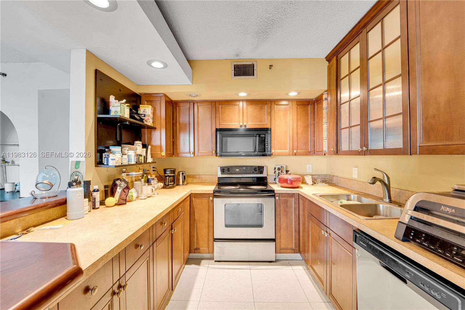 HILLCREST EAST NO 20 COND - Residential