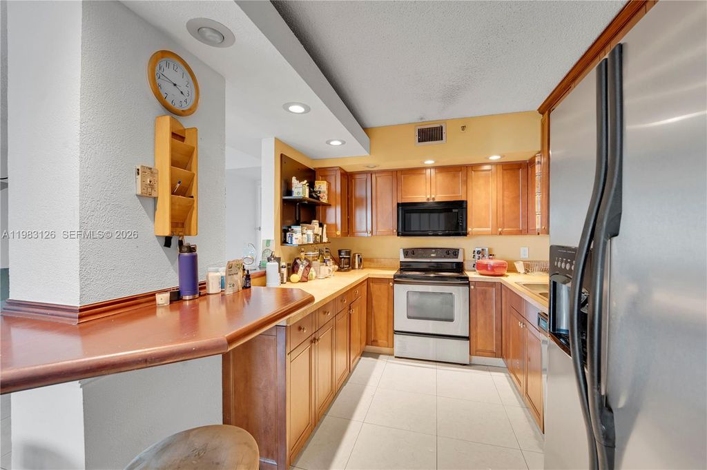 Photo of 919 Hillcrest Dr #704, Hollywood, FL 33021 (MLS # A11983126)