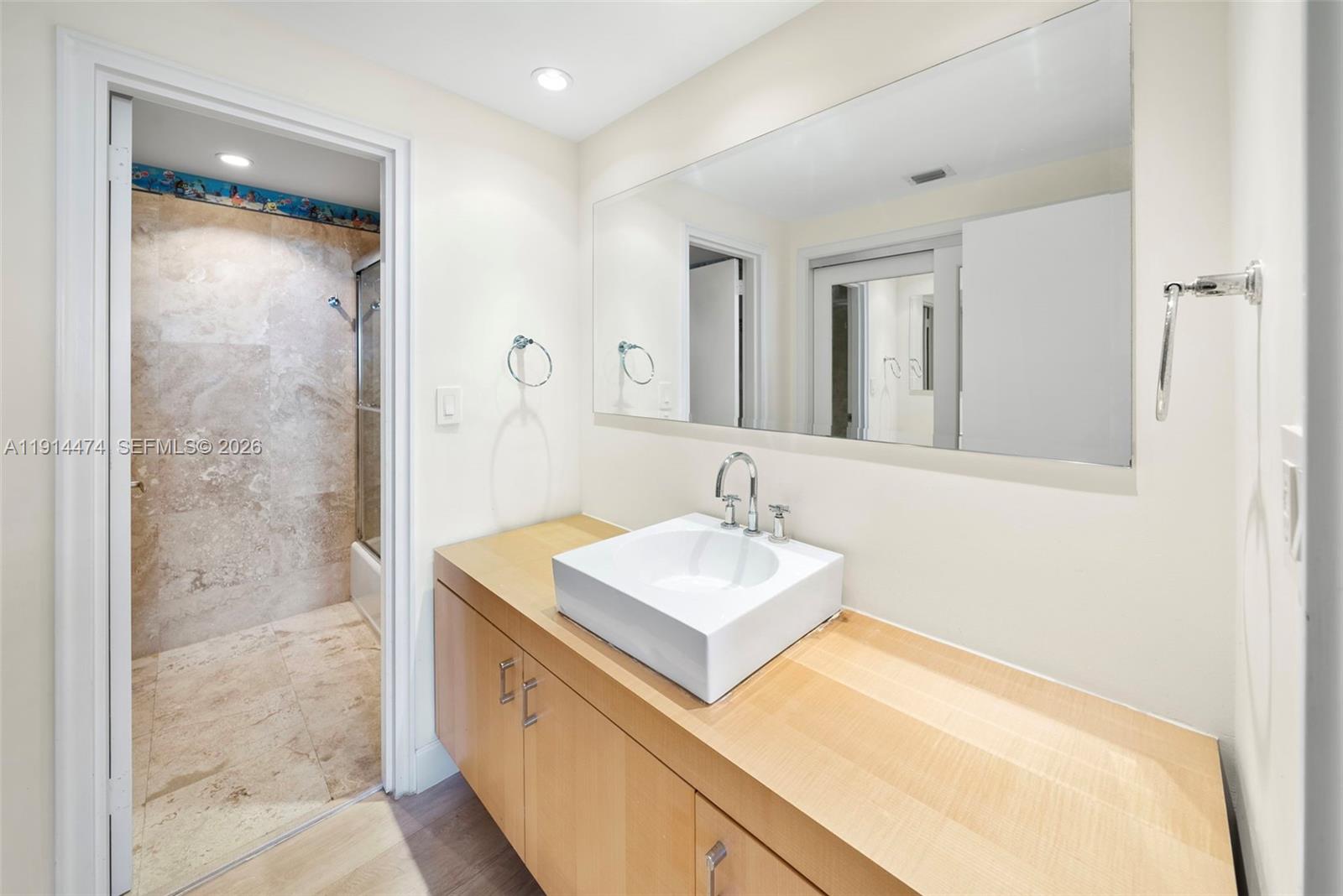 ISLAND HOUSE APT INC - CO - Residential