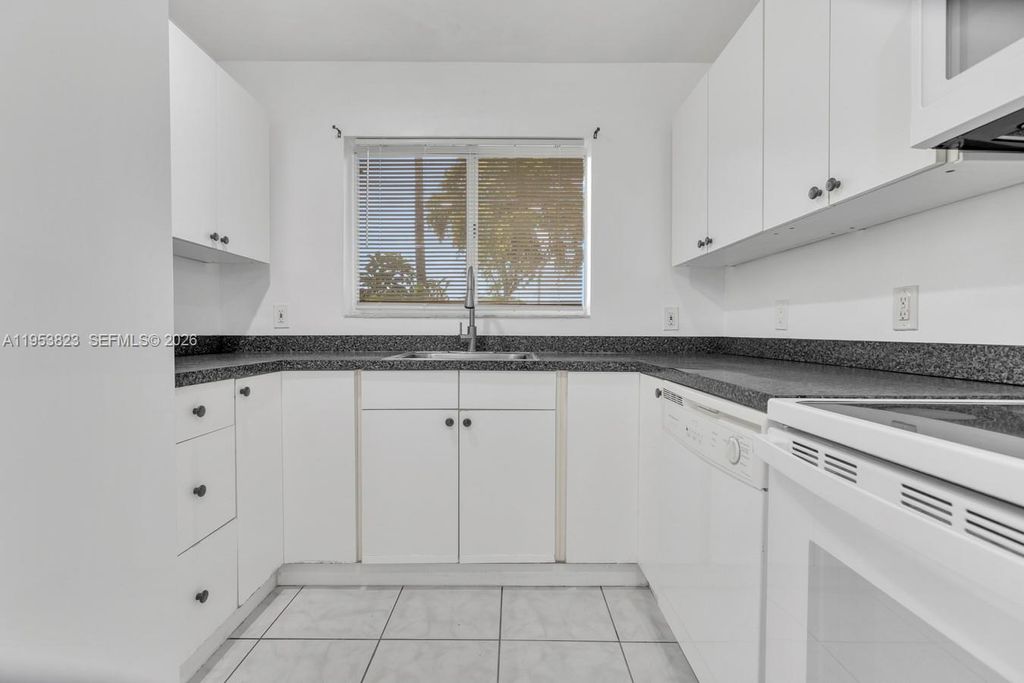 Photo of 843 NW 7th St #843-845, Hallandale Beach, FL 33009 (MLS # A11953823)