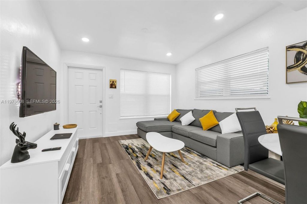 Photo of 272 NW 31st Ave, Fort Lauderdale, FL 33311 (MLS # A11973608)