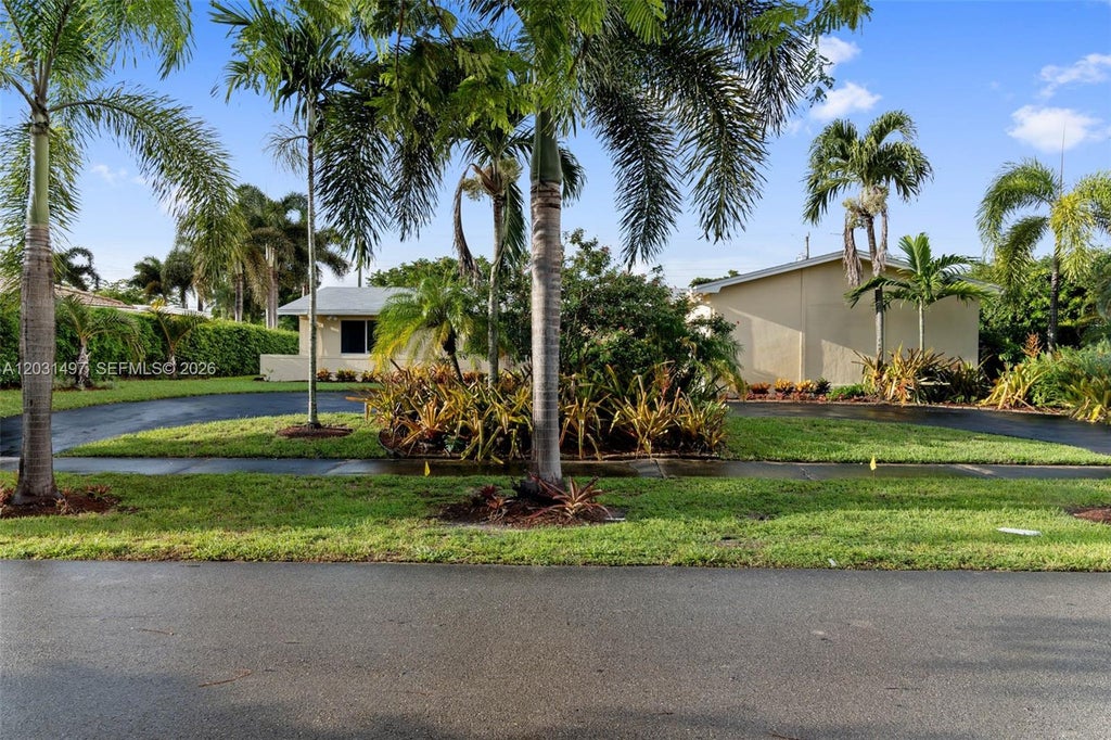 Photo of 4410 N Buchanan St, Hollywood, FL 33021 (MLS # A12031497)