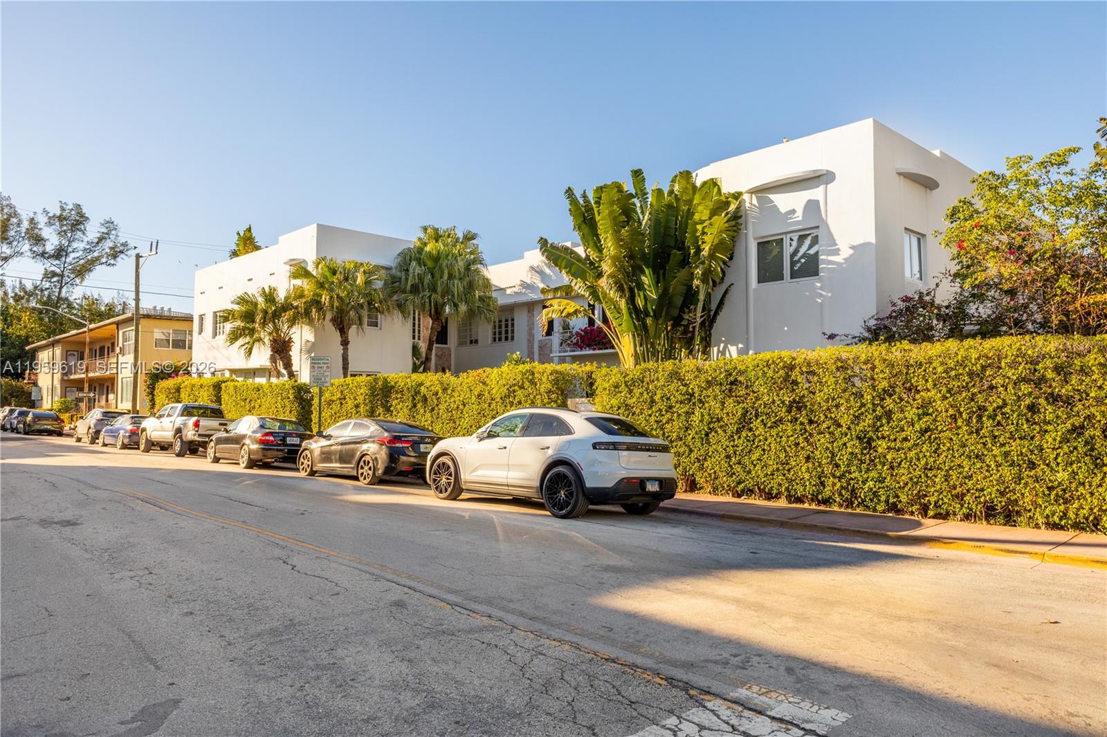 BEACHWAY CONDO - Residential