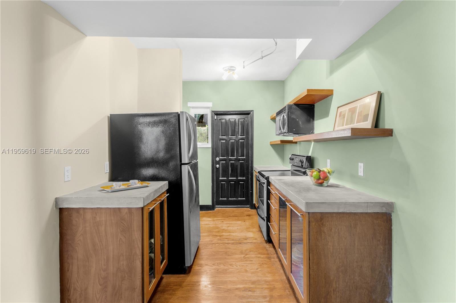 BEACHWAY CONDO - Residential