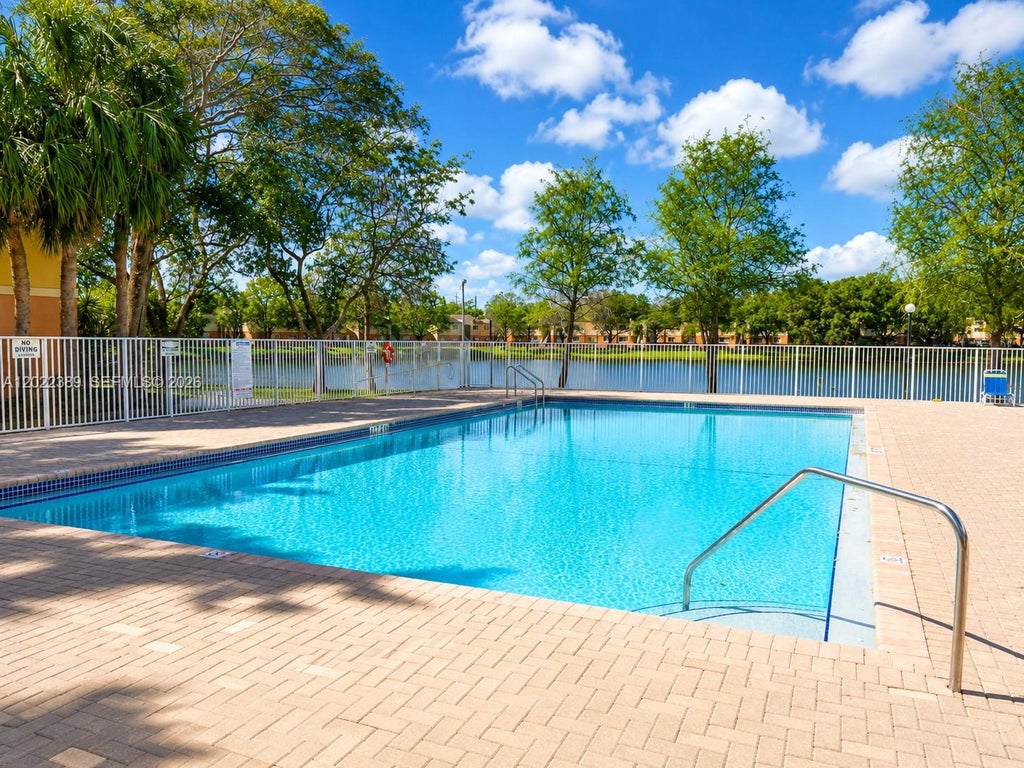 Photo of 3660 N 56th Ave #609, Hollywood, FL 33021 (MLS # A12022389)