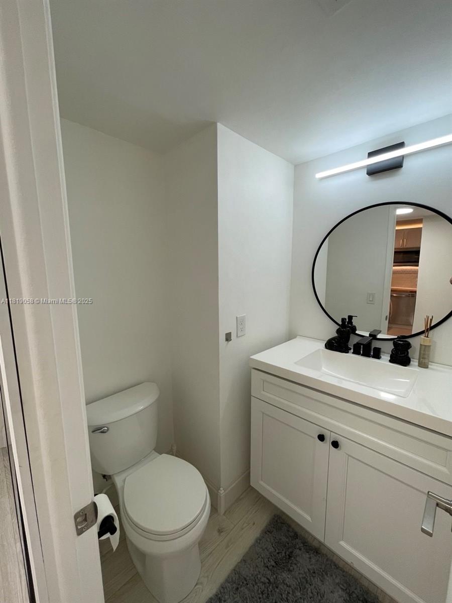 ADMIRALS PORT CONDO WEST B - Residential