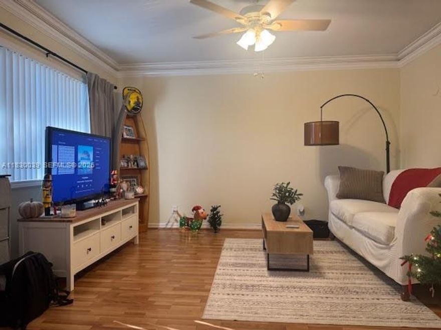 Beautiful unit. Good tenant.