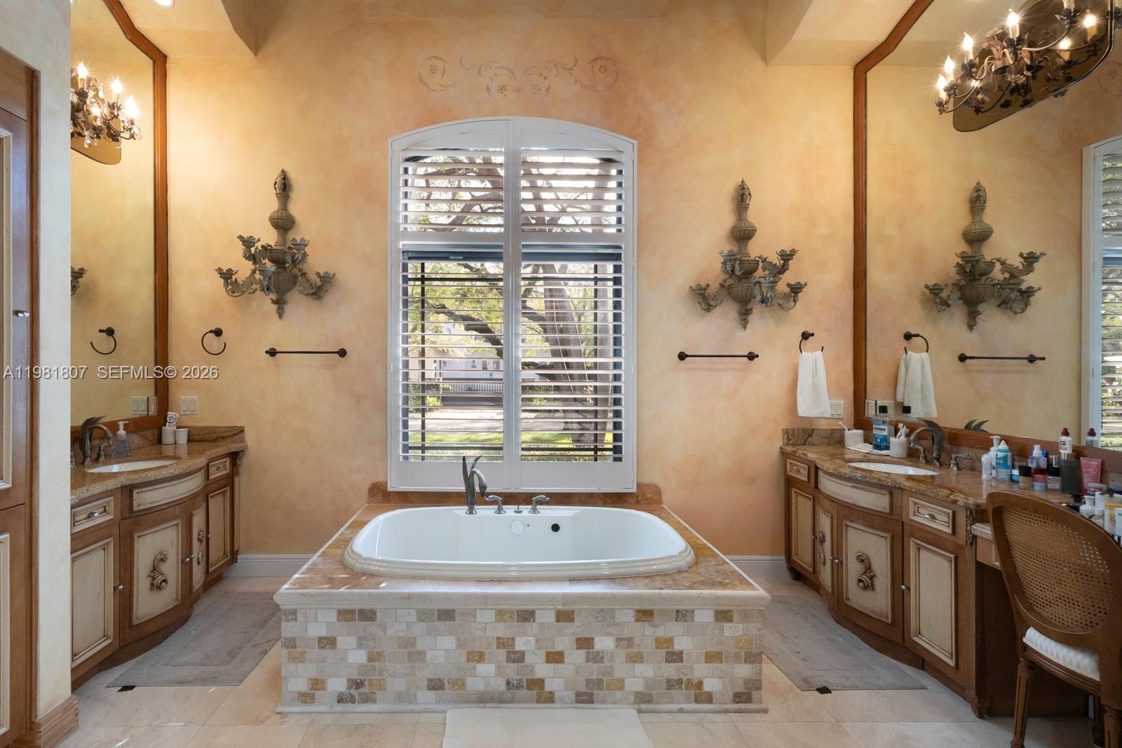 PALM MIAMI AMD - Residential