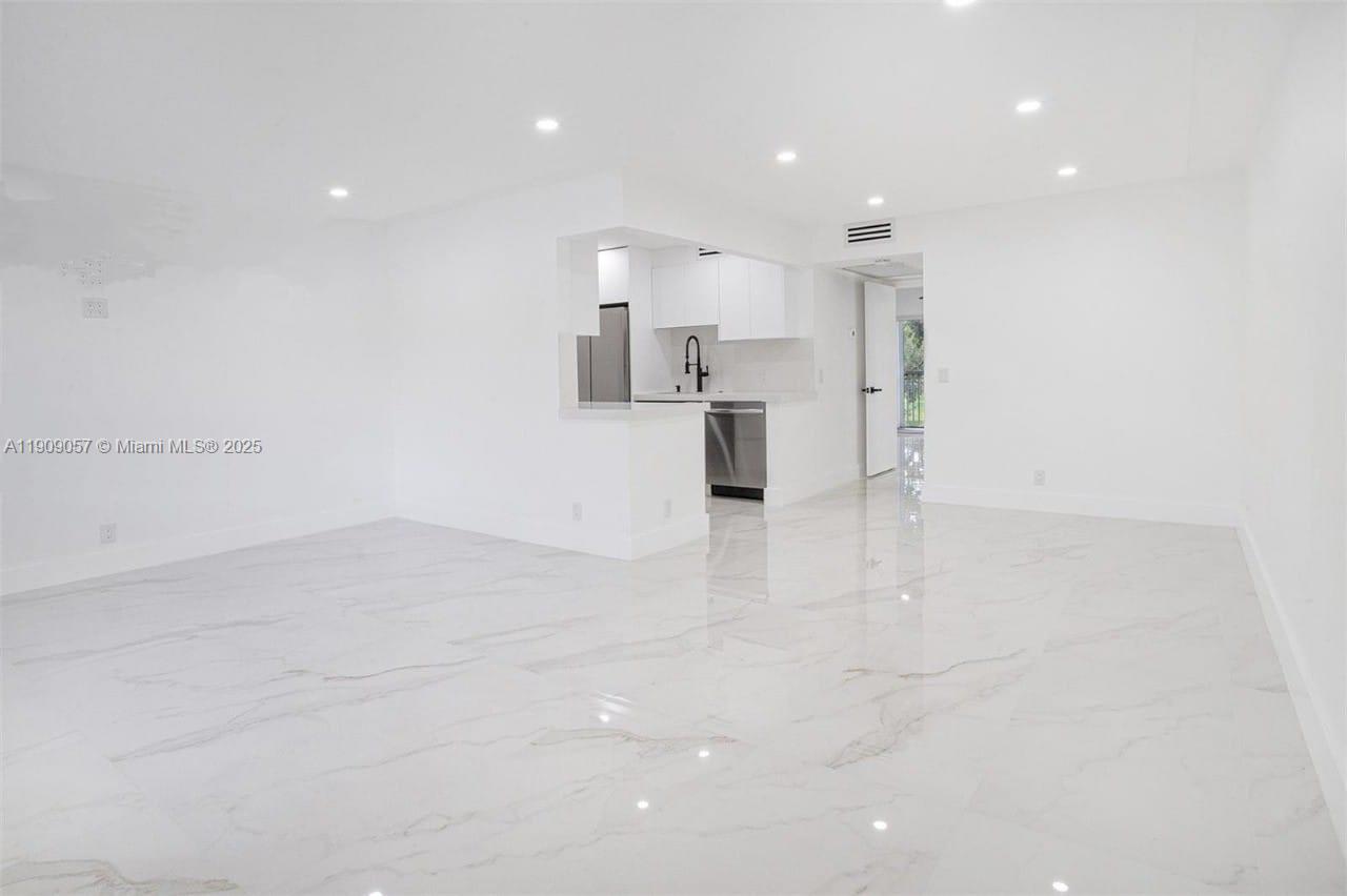 KINGSLEY AT CENTURY VILLA - Residential