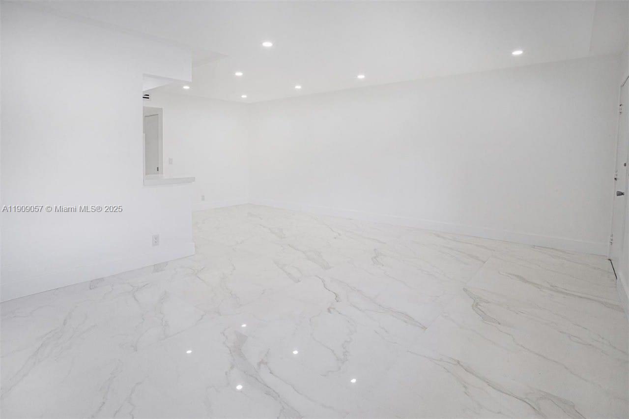 KINGSLEY AT CENTURY VILLA - Residential