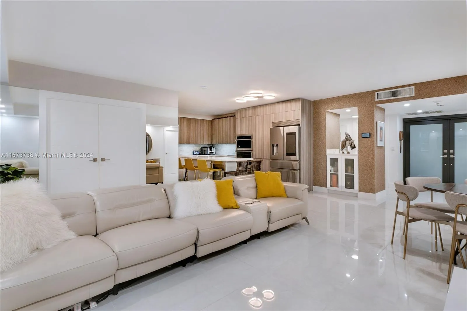 Key Biscayne, Florida 33149, United States, 2 Bedrooms Bedrooms, ,2 BathroomsBathrooms,Residential,Active,80599