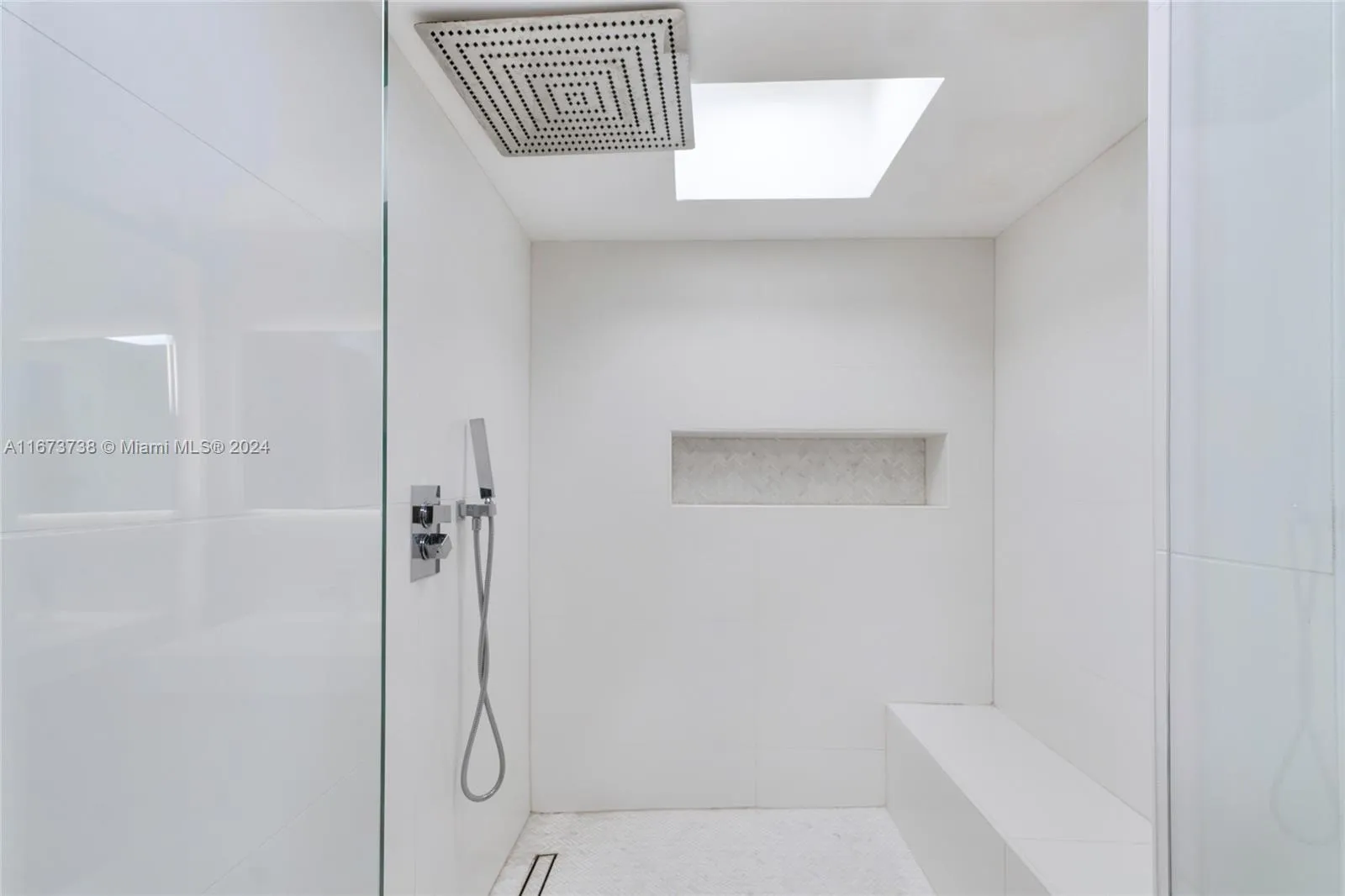 Key Biscayne, Florida 33149, United States, 2 Bedrooms Bedrooms, ,2 BathroomsBathrooms,Residential,Active,80599