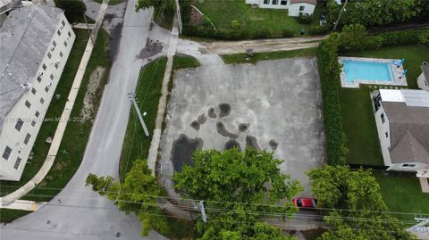 425 Esplanade Dr Miami Springs FL 33166