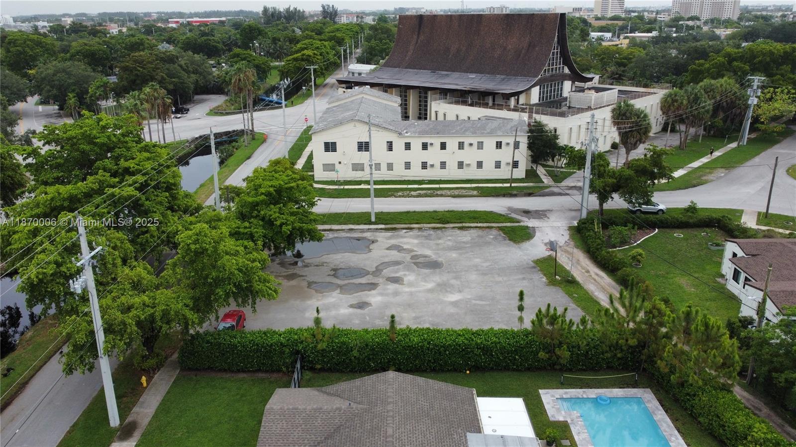 425 Esplanade Dr
