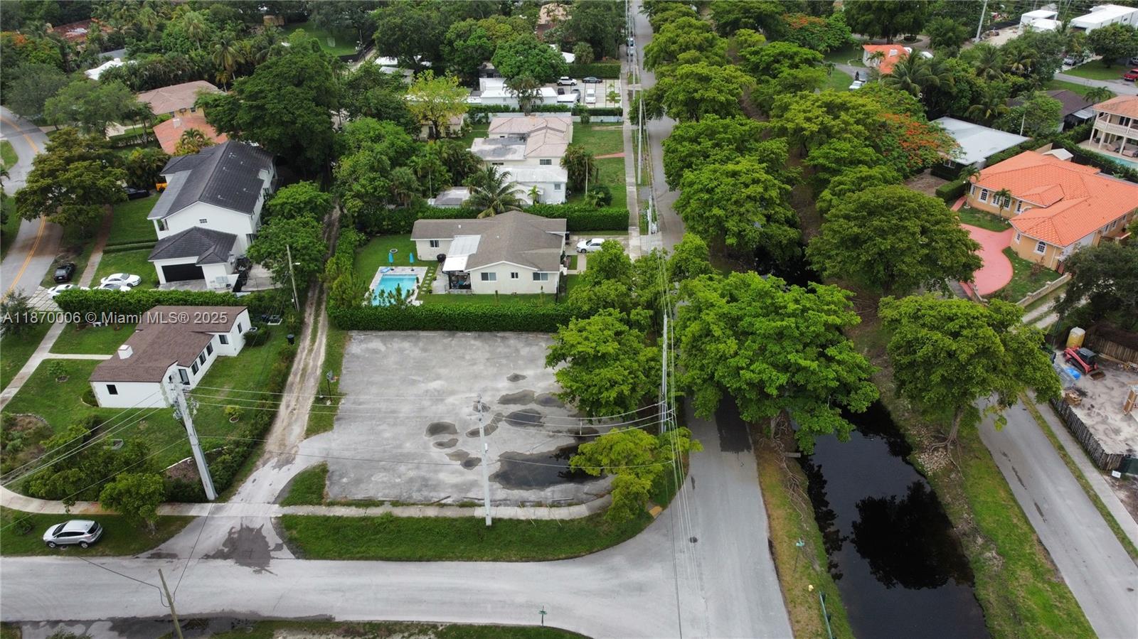425 Esplanade Dr