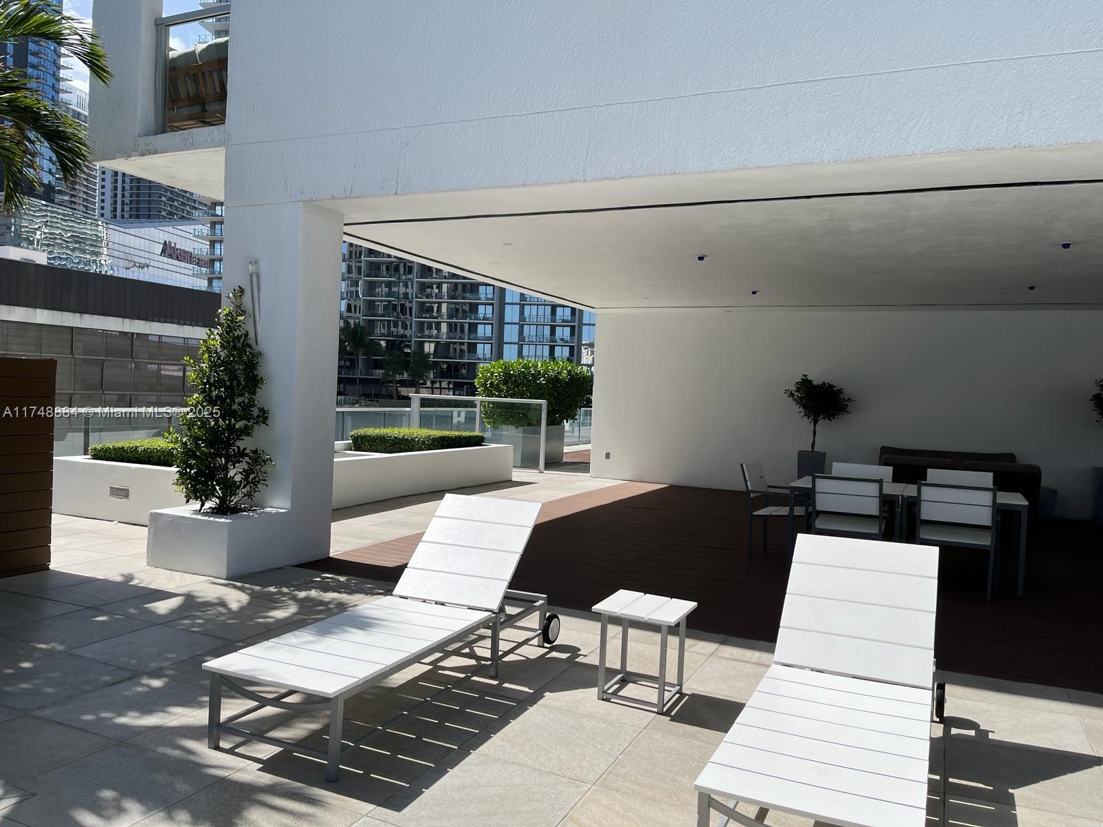 500 BRICKELL WEST CONDO - Residential